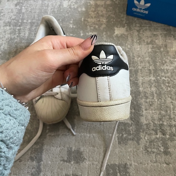 Original Superstar Adidas shoes - Picture 4 of 9